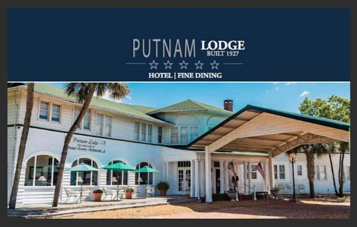 Putnam Lodge - # 4 The Phil Room