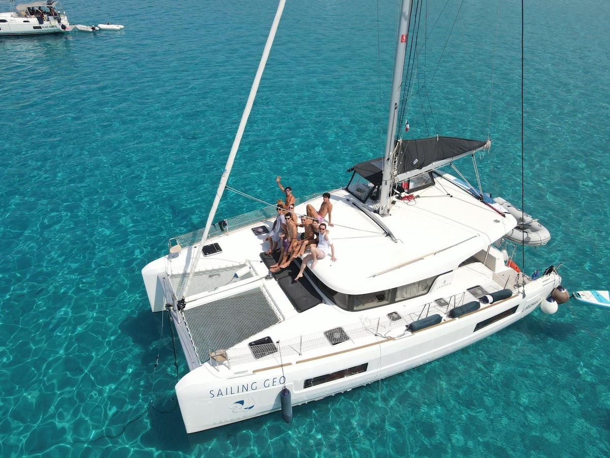 Beautiful Catamaran with Skipper