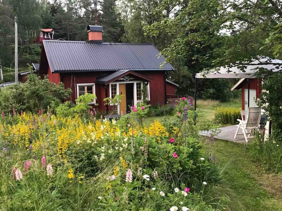 Torp i Dalsland med egen sjö och brygga