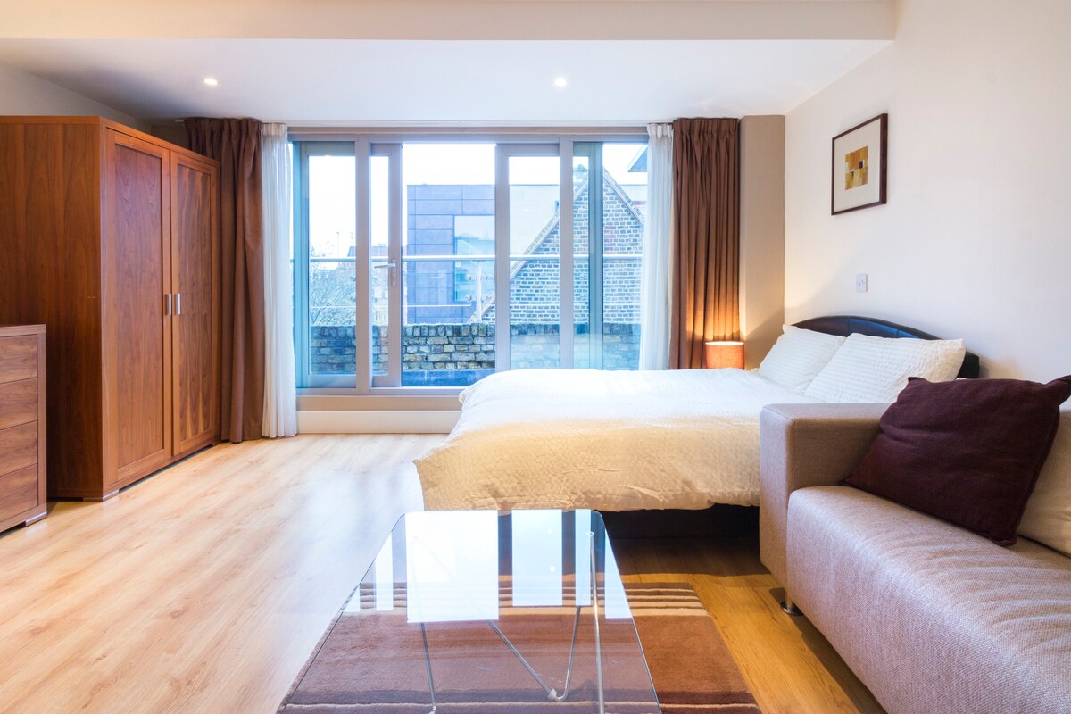 Clerkenwell Flat with balcony, Central London (N)