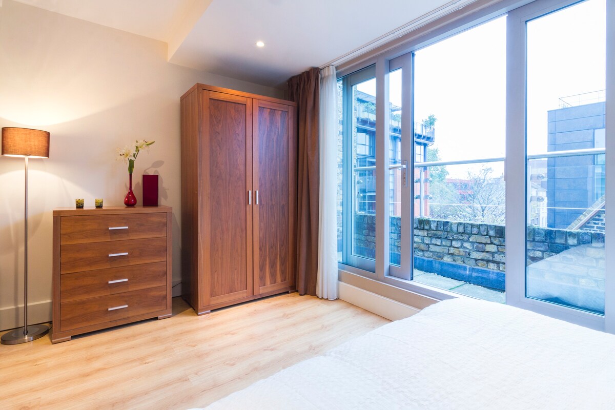 Clerkenwell Flat with balcony, Central London (N)