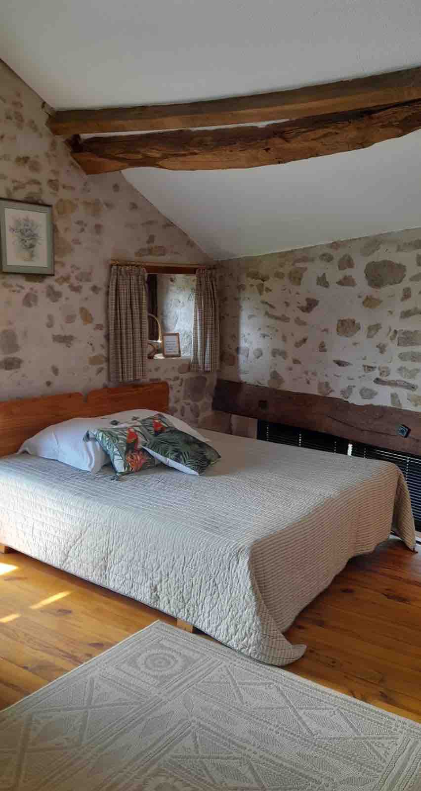 MR & MRS LODGE SAINT-SULPICE-LES-CHAMPS