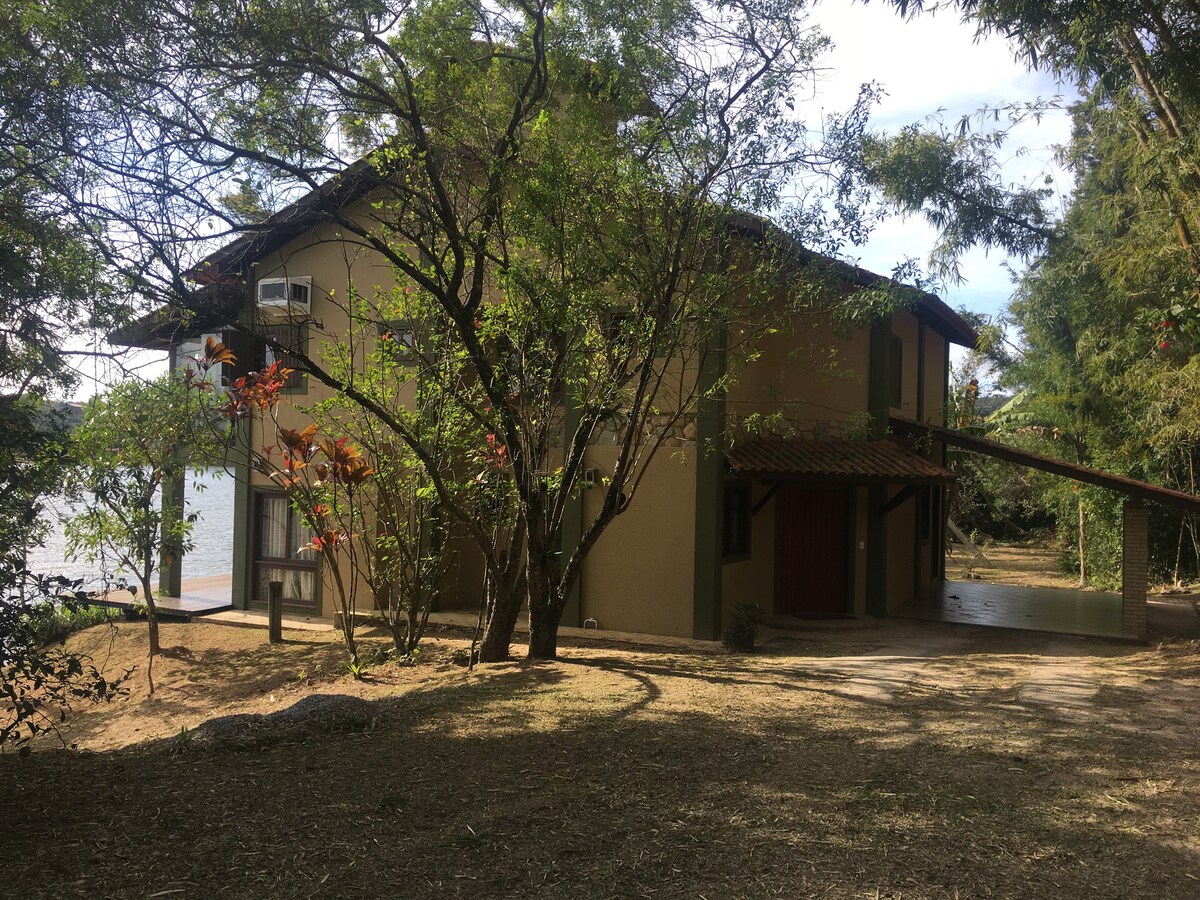 Linda Casa à Beira da Lagoa!!