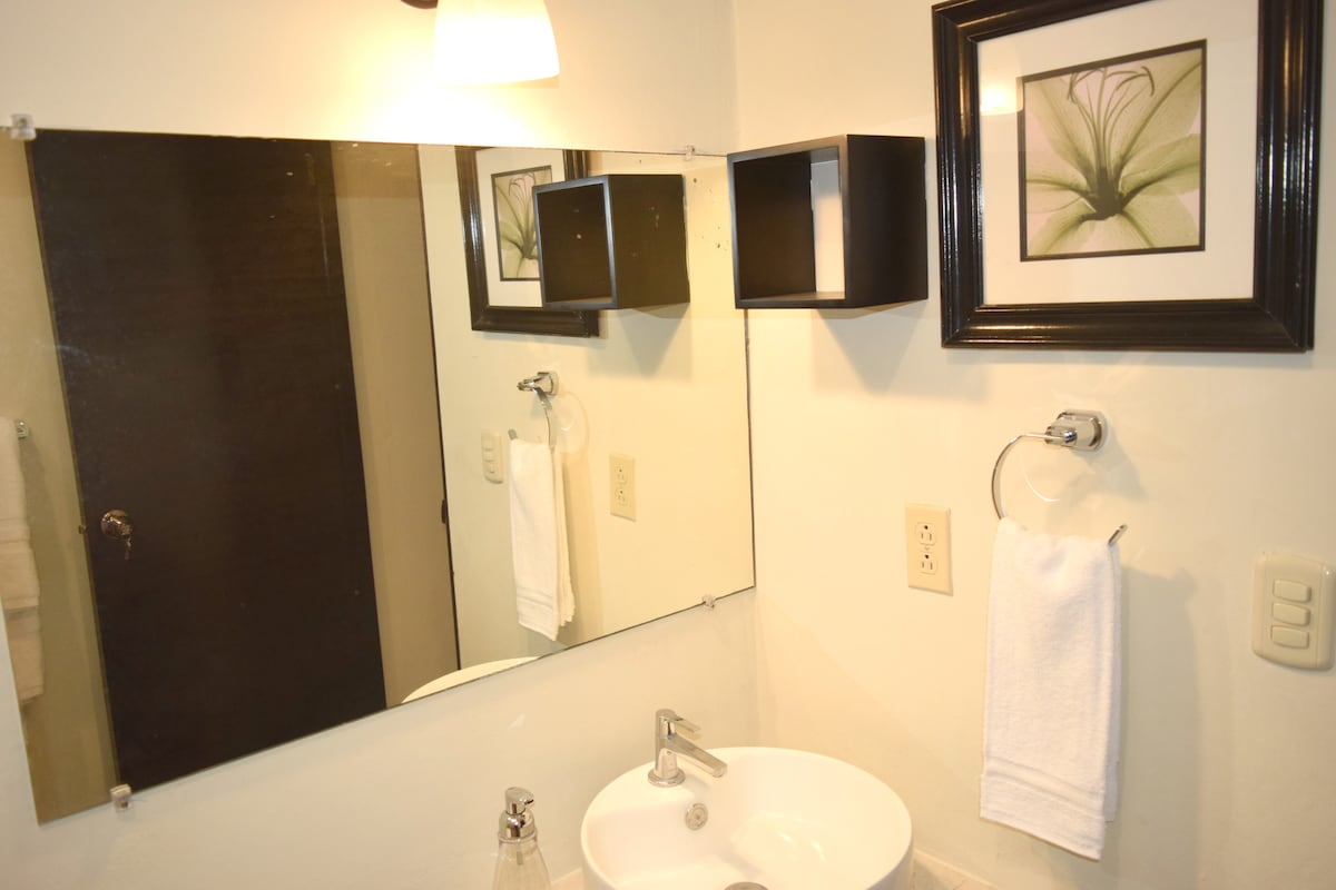 Habitación Acogedora con Baño Privado