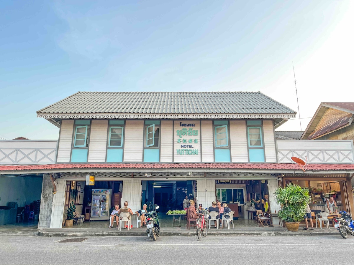 Mueng Prachuabkhirikhan的Yutichai酒店