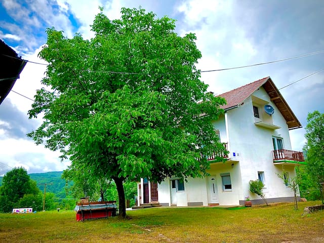 Ličko Petrovo Selo的民宿