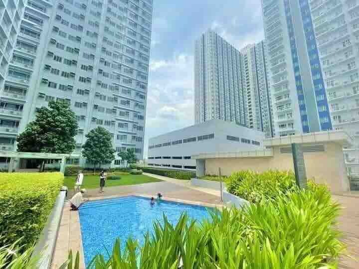 Chic and Comfy 1 BR with Balcony Grass Residences