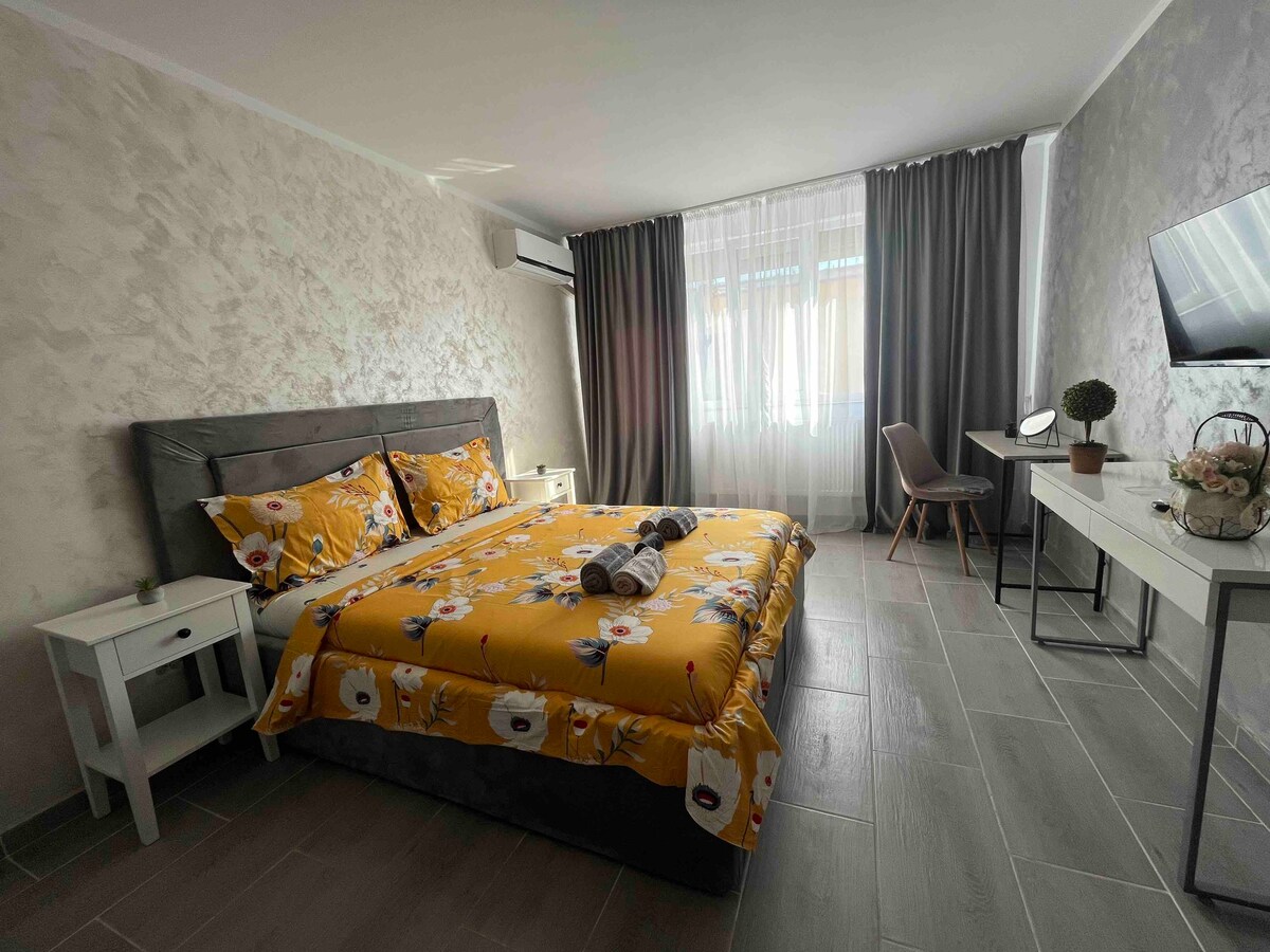 Chic Galati Apartment: Urban Escape