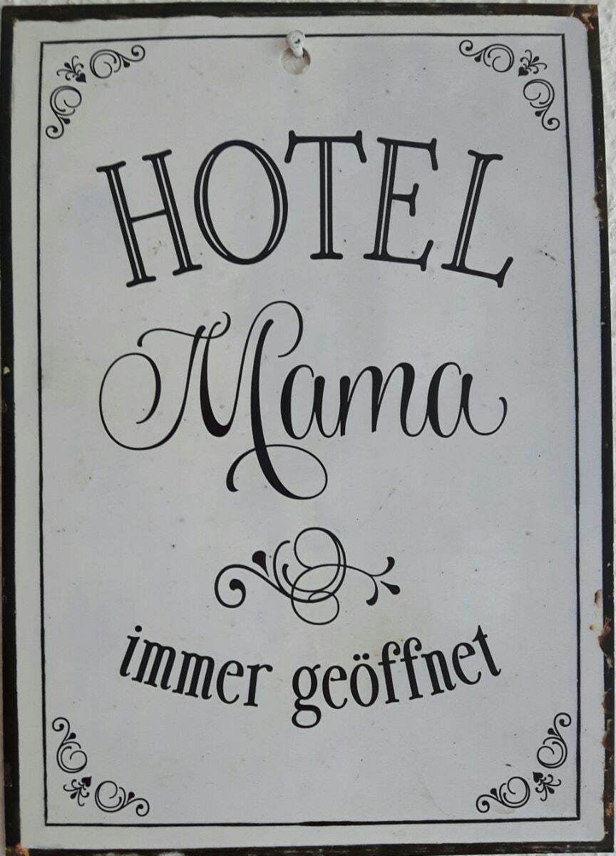 Mama EG Hotel