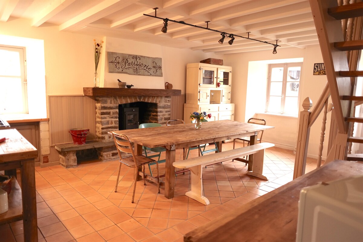 Family farmhouse, gite with pool 'La Garenterie'