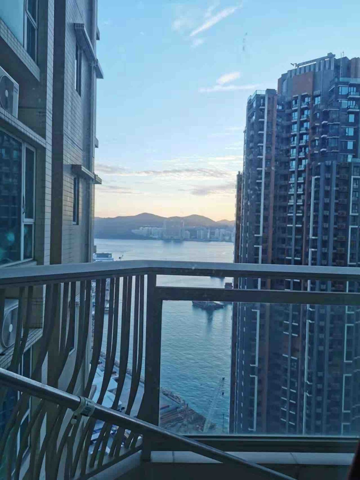 Single room with balcony near Sai Kung, girls only