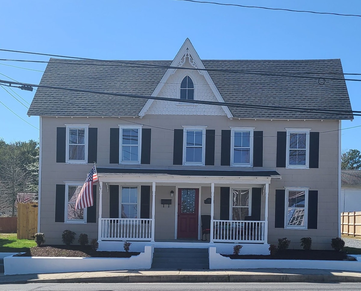 Shipbuilder's home!  Historic home in Milton