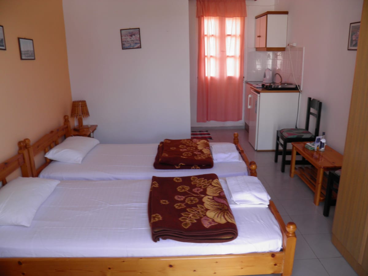 Double Room, Kini Syros (B)