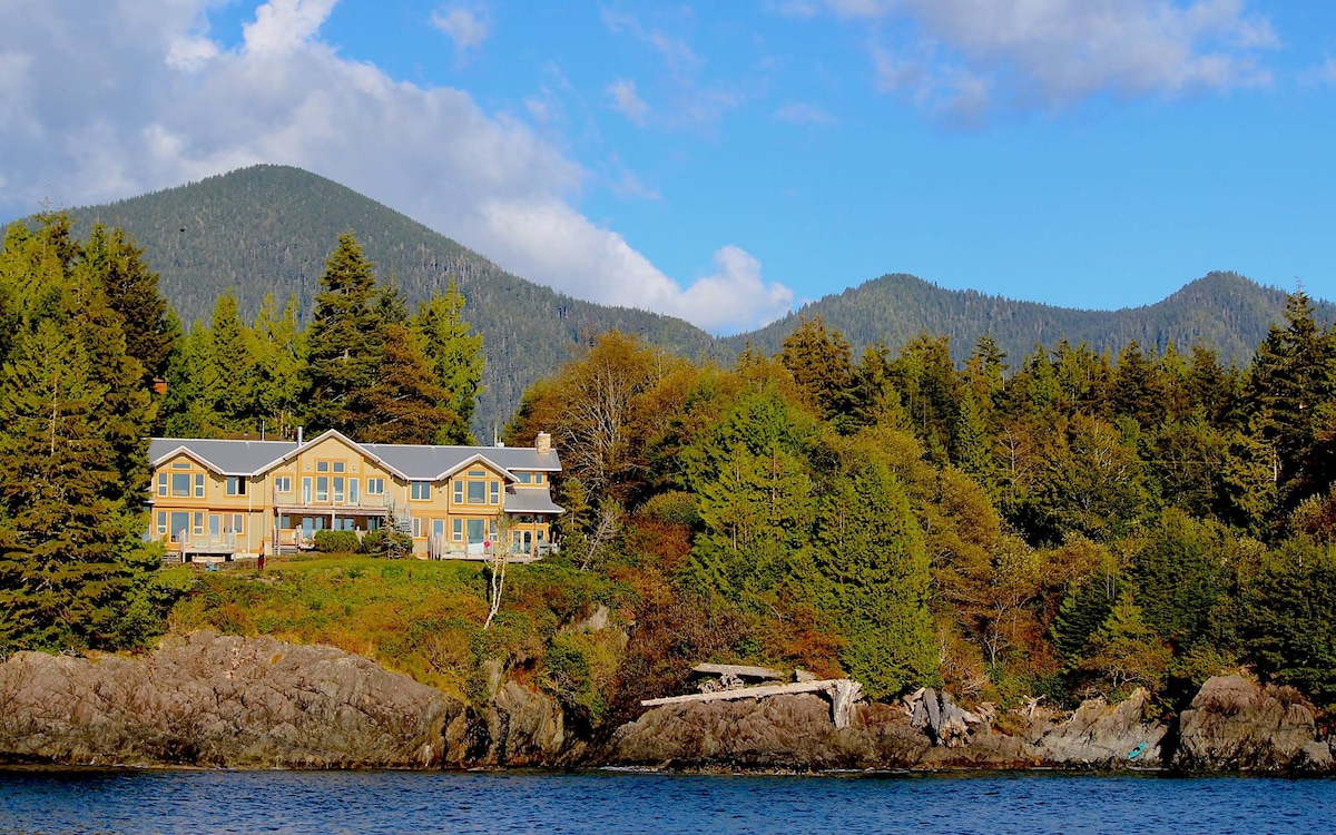 The Homestead Tofino -带热水浴池的海滨