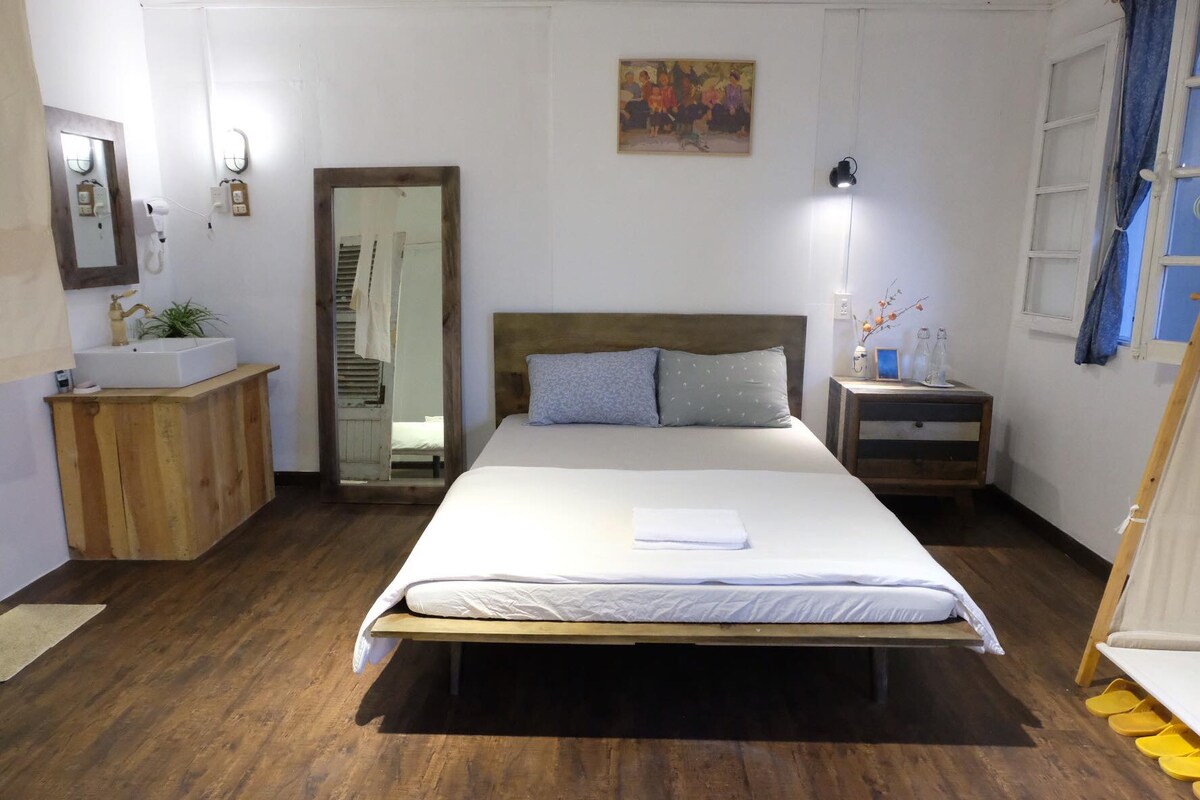 Di House-Room G2 ： 2张床，可供4人入住，距离市场1.3公里