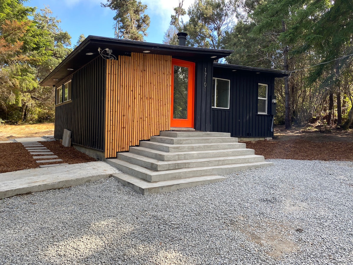 The Black Cabin, spacious, secluded and tranquil.