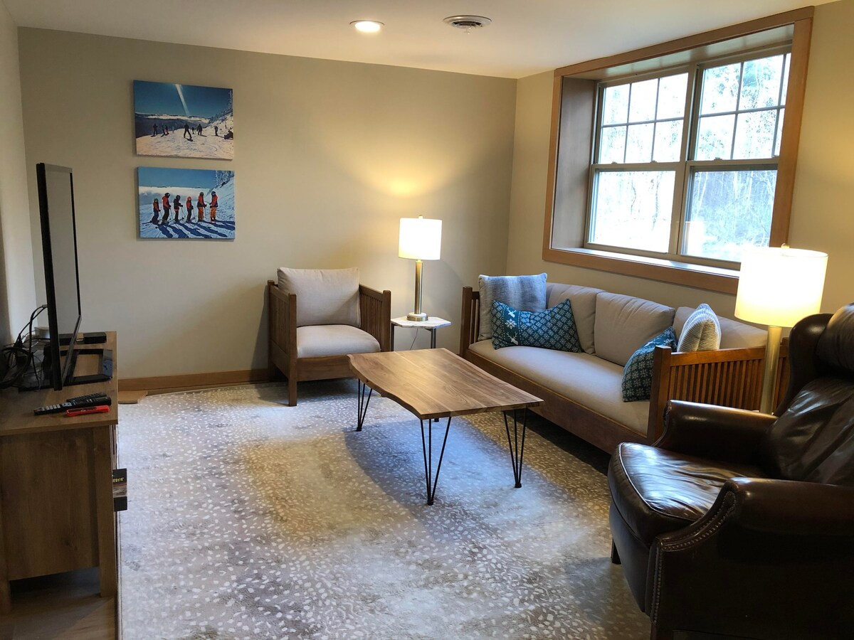 Skyward Lodge at the Owaissa Club - ADK Town Home