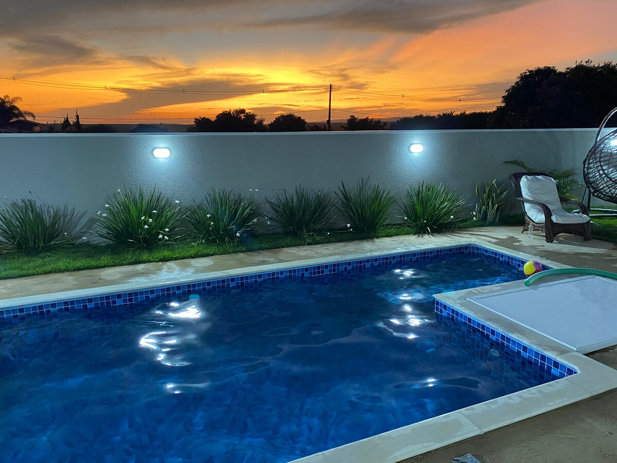 Sua casa no Ninho Verde II com piscina climatizada