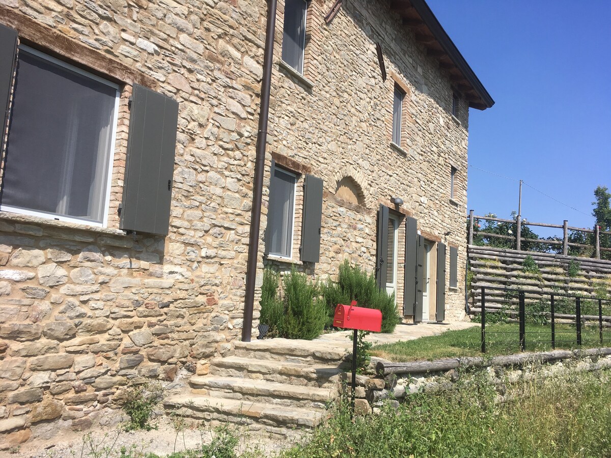 appartamento in sasso con vista sull'Appennino