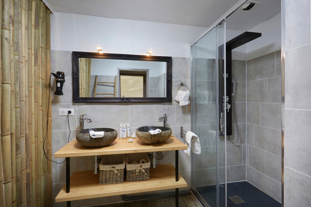 Quad room-Deluxe-Private Bathroom-Nature