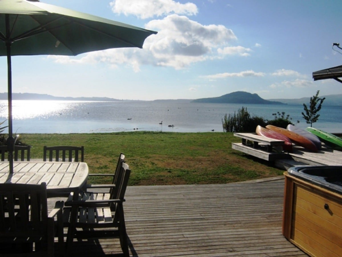 Absolute Lakefront Waikuta Lodge Rotorua