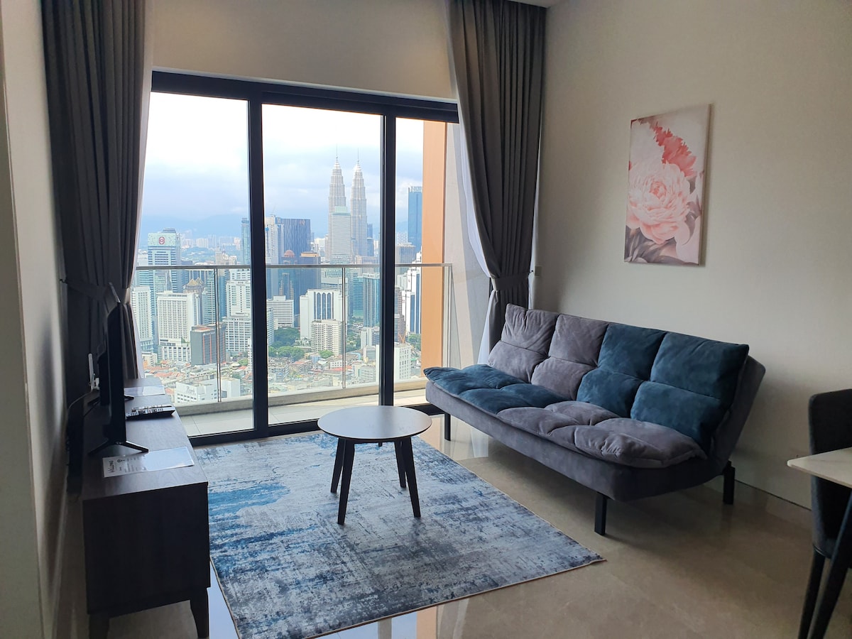 Infinity pool/46th floor 1BR unit, face to KLCC,