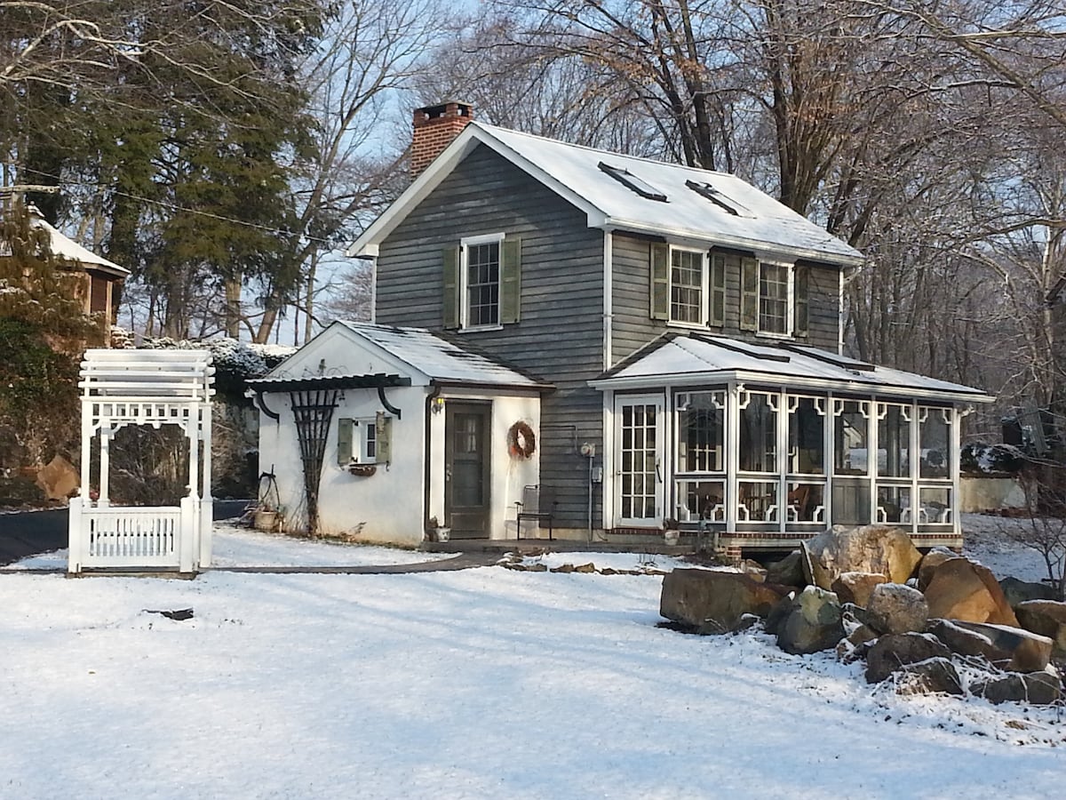Cottage on Historic Gentleman Farm