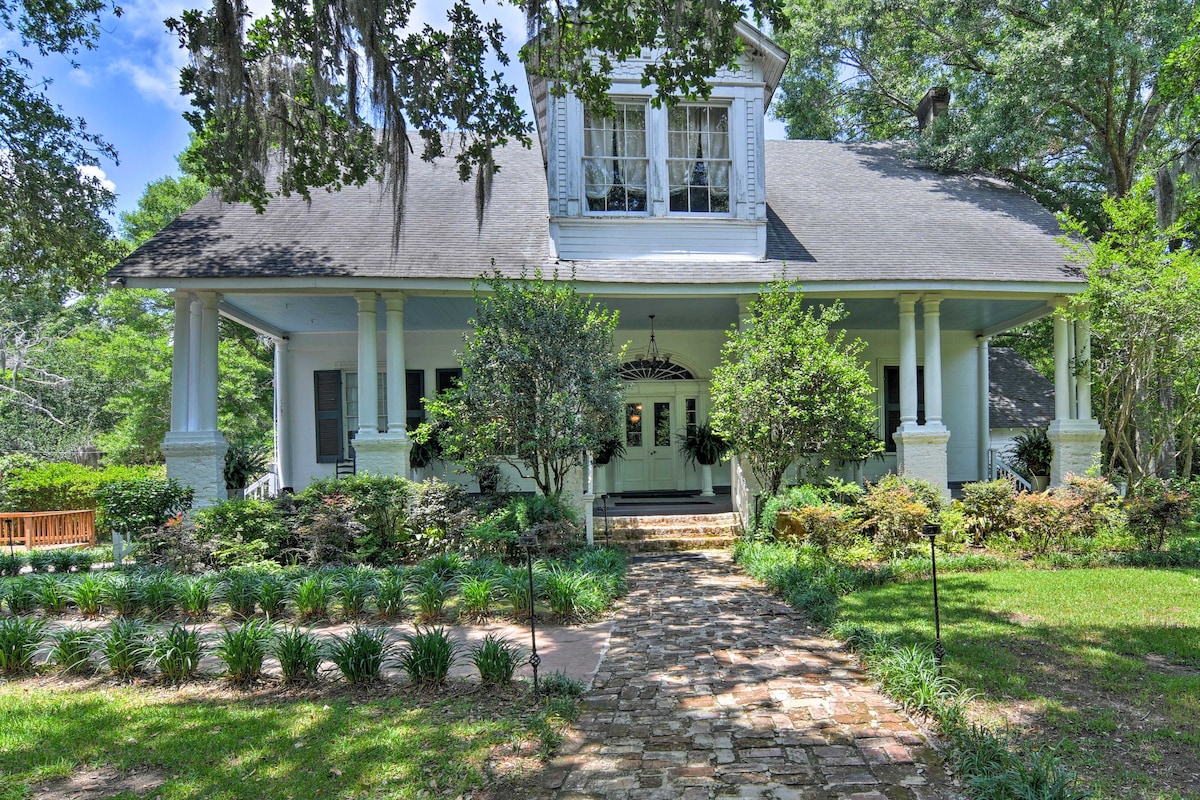 Historic Woodville Estate w/ Pool: Pets Welcome!