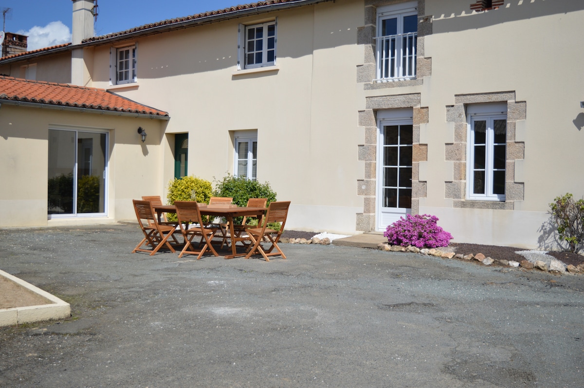 Gîte 10 personnes - proche du Puy du Fou