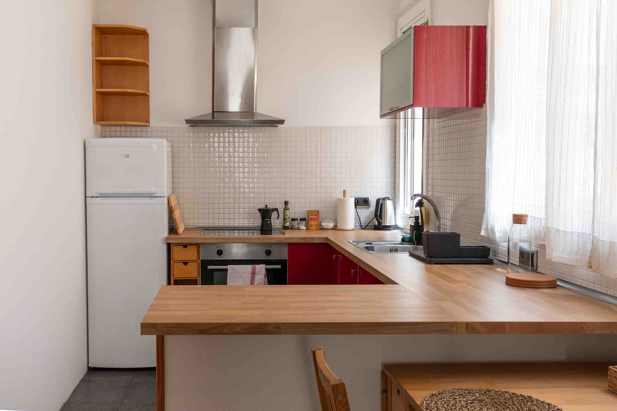 Cozy apartment in Barcelona next to Camp Nou