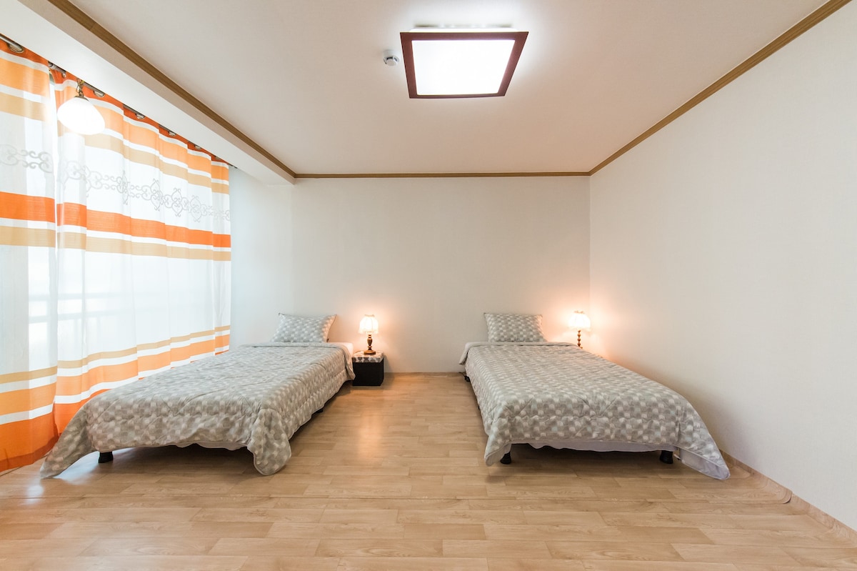 Casa Cielo （宽敞干净的2人共用房间-1张床，步行10分钟即可抵达首尔站）