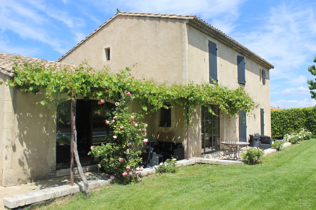 charming provencal farmhouse in Eygalières