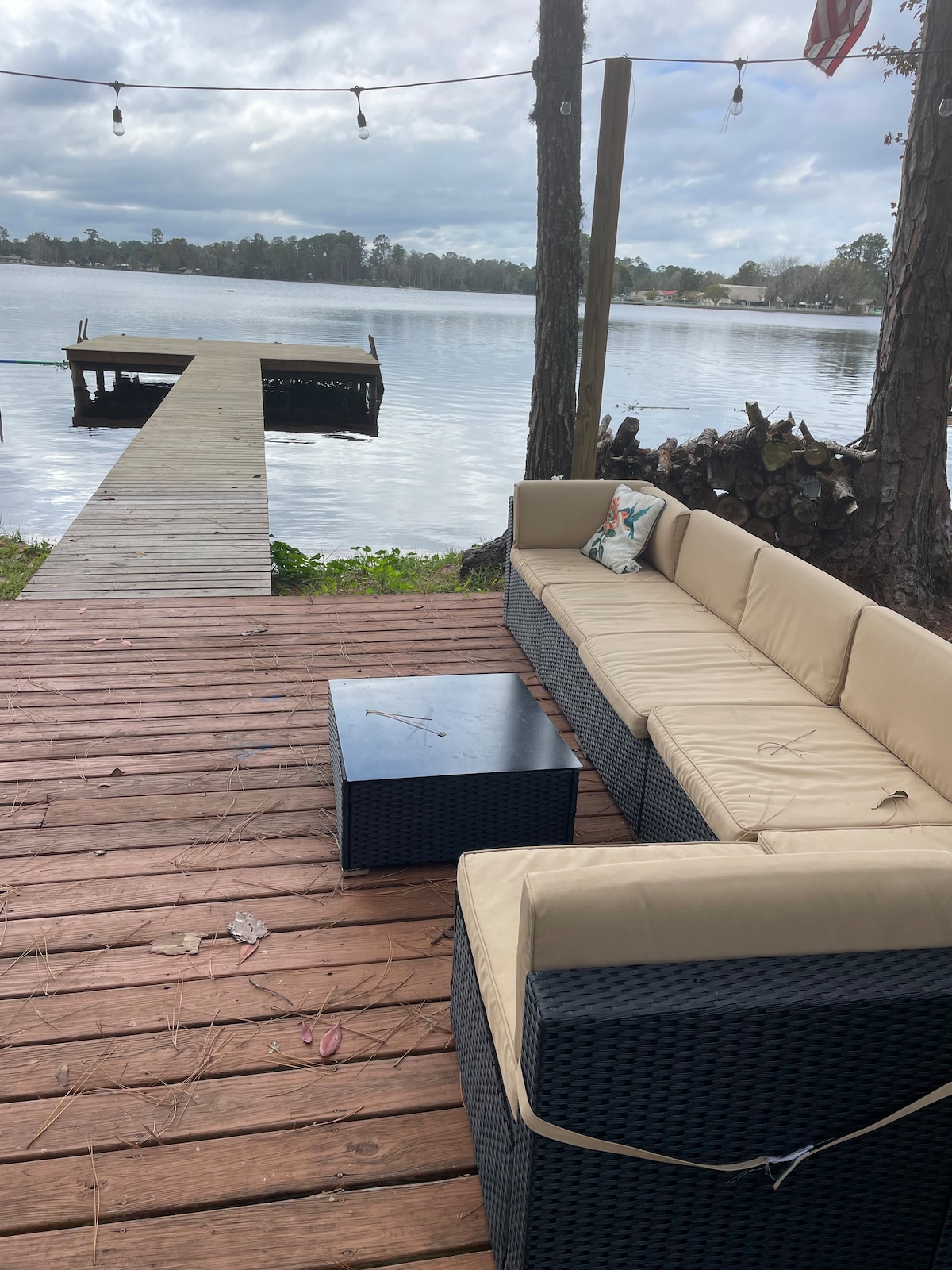 Lake Front Hot Tub, Fire Pit, Horse Shoes & Kayaks