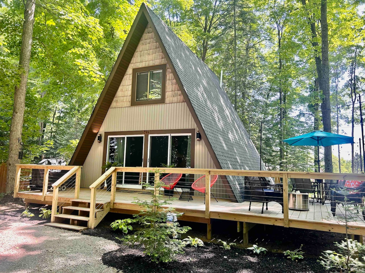 MCM A-Frame: HOT TUB; Ski;Lake Access;Golf; Nature