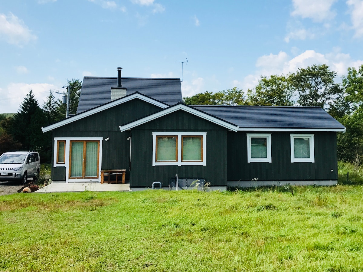 北海道（ Hokkaido ）舒适的小屋。 长期住宿可享受折扣。