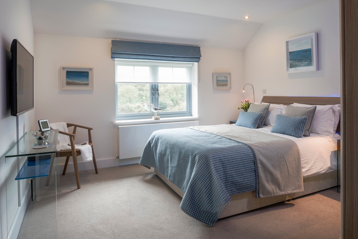 Luxury dog friendly bolt-hole in Pentire/Newquay