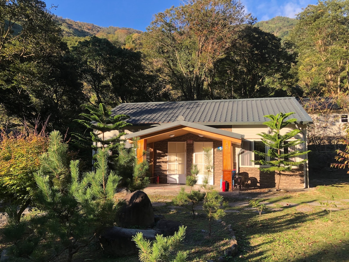 「拉拉山民宿‧溪景生態農莊」景美居B(四人套房)