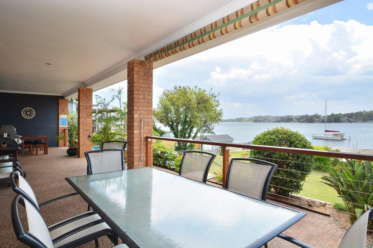 The House on the Lake @ Fishing Point, Lake Macquarie -老实说，您可以排队钓鱼