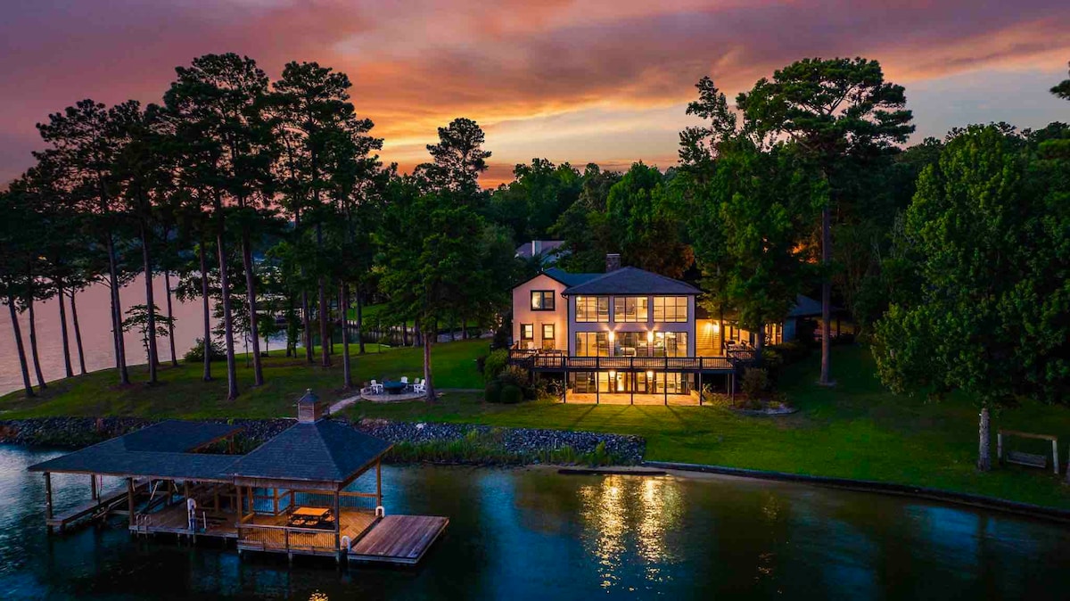 "Sunset Pointe" Exceptional Lake-front Home
