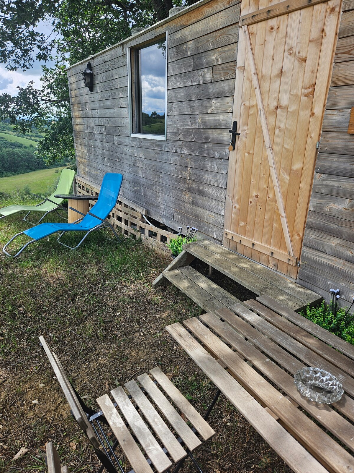 Cabane à l'orée du bois