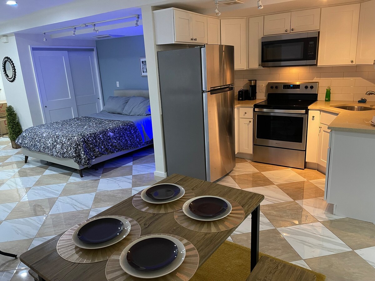 宽敞的纽约公寓，带独立浴室+厨房