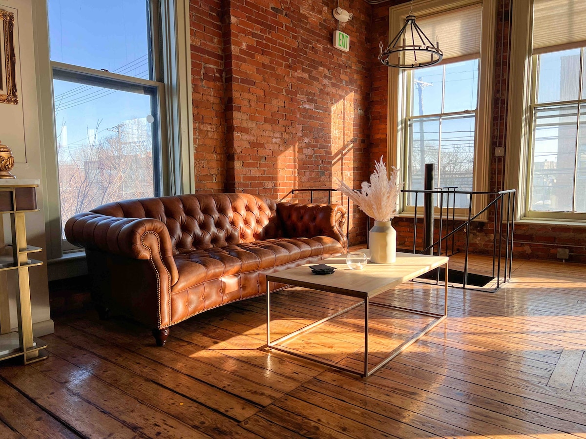 LOFT 40: Spacious| Swanky | Stunning| 6,500+ sq/ft