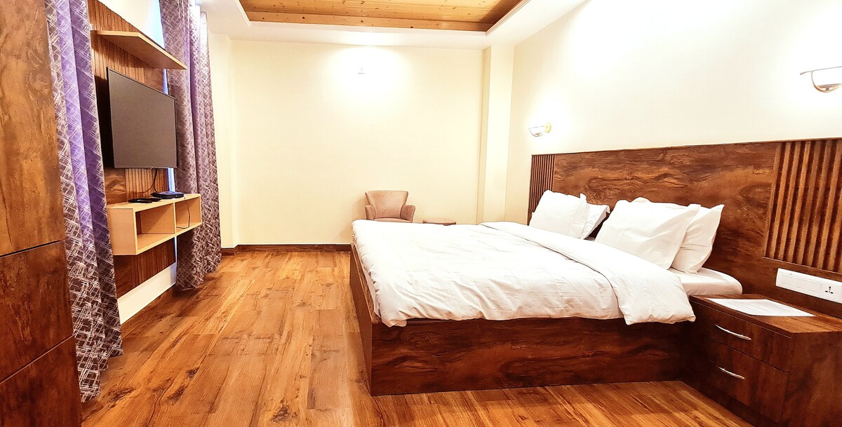 Pine Tree Villa Cozy & Luxury 2BHK Home in Shimla