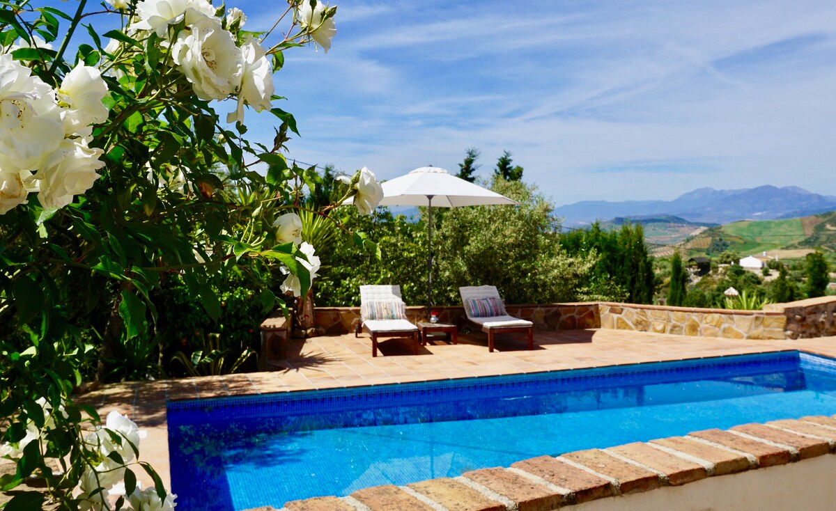 Charming holidayhome with private pool
