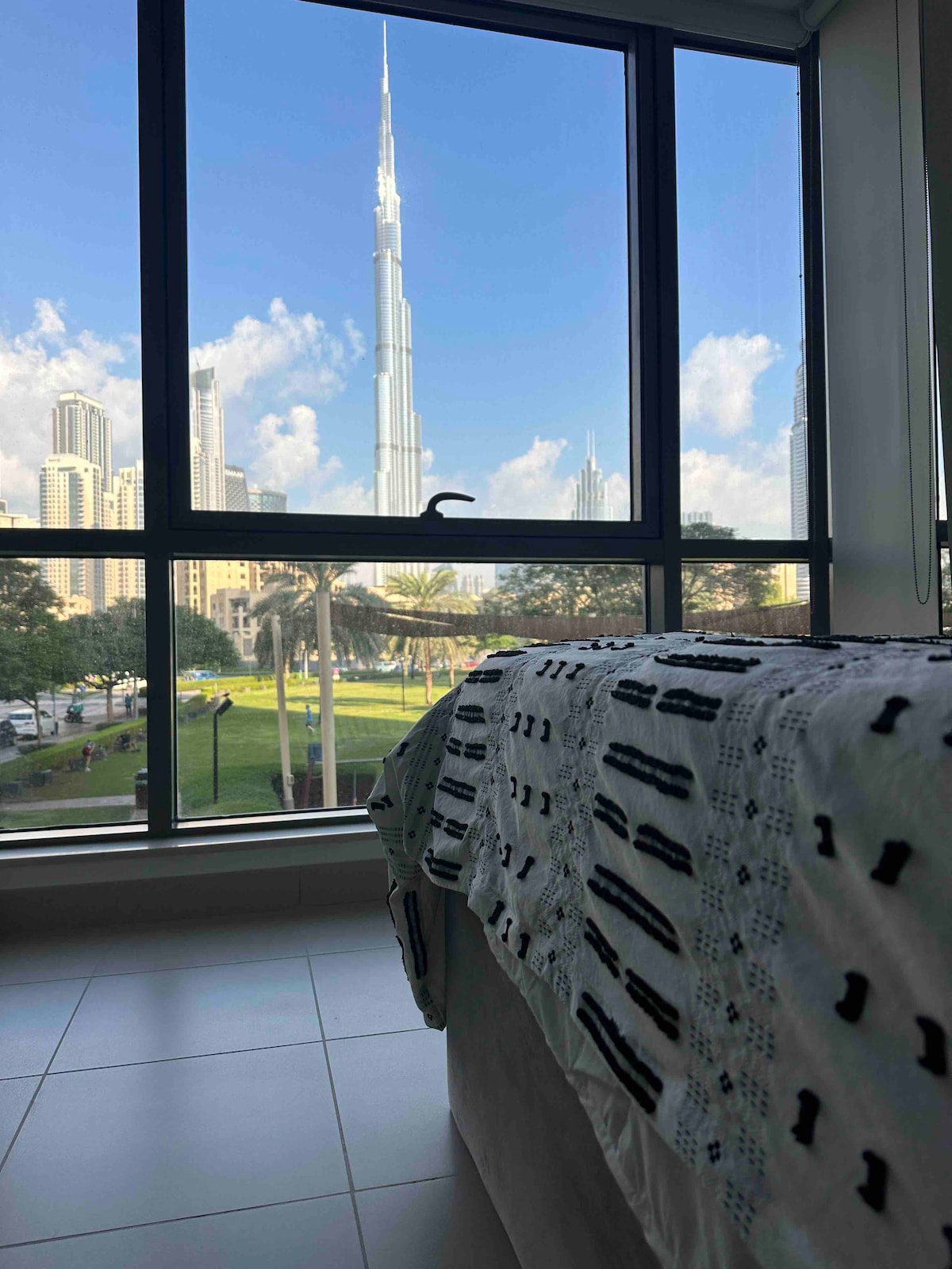 50% Discount- Room in a cozy home w/ Khalifa view
