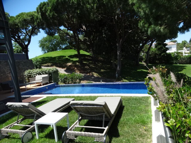 3 bedroom apartment in Vale do Lobo with pool