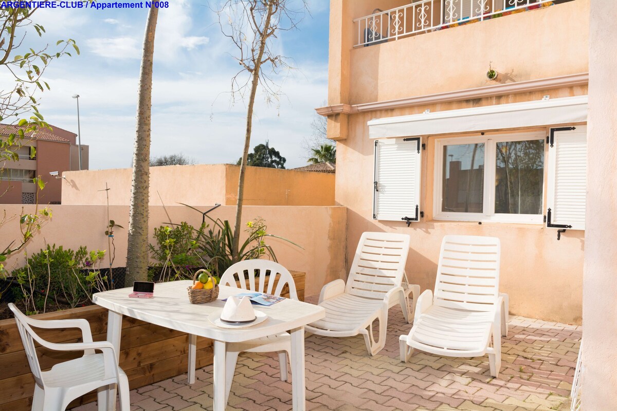 Apartment (2 bedrooms) 6 pers. 250m from the Beach