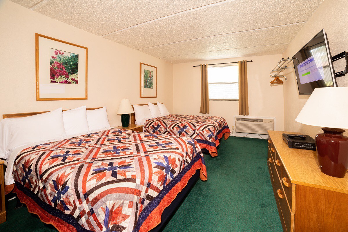 River Inn / Two Double Beds with Kitchenette
