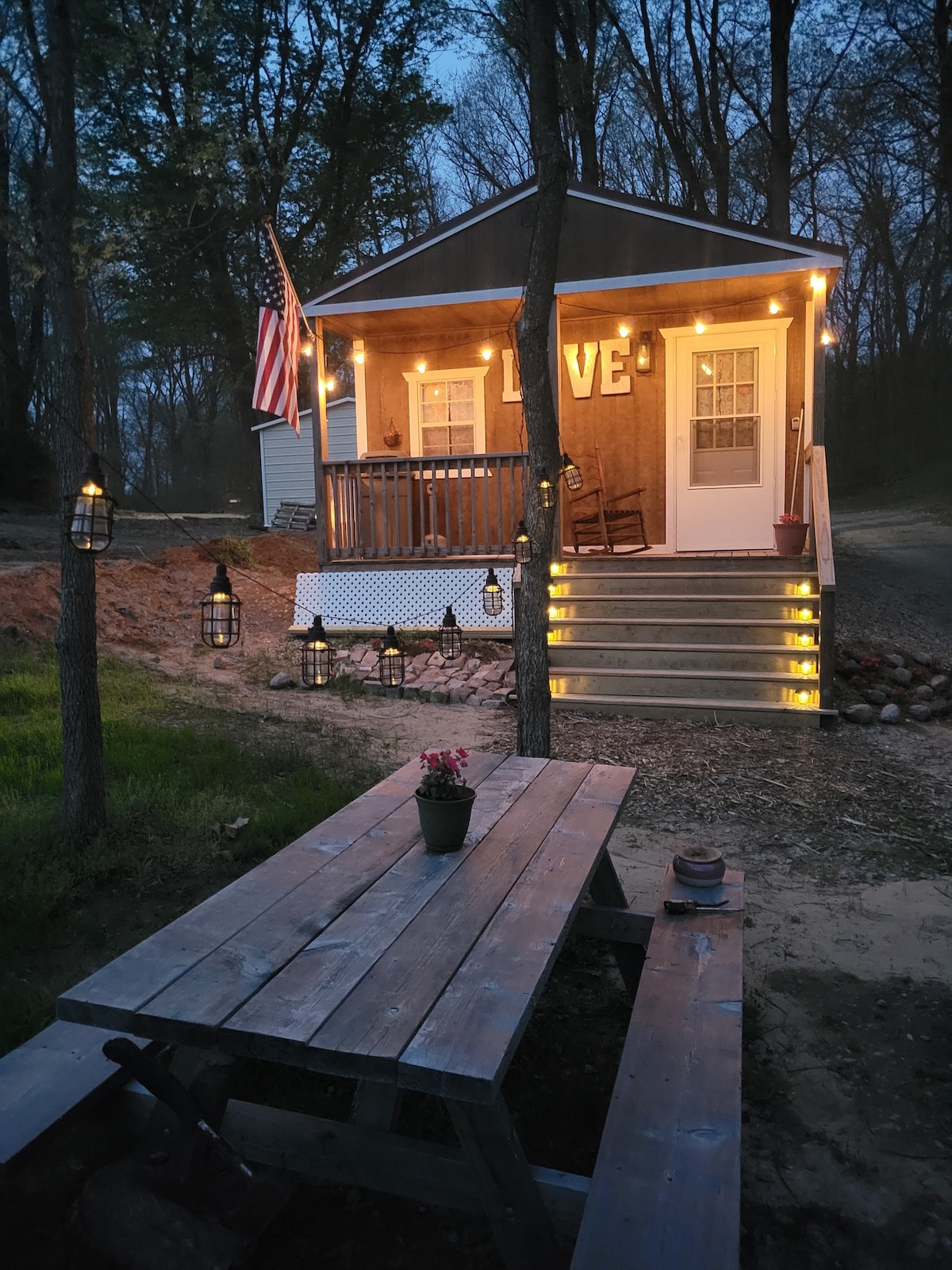 Cabins at Rainbow Farms Tiny cozy "love" cabin