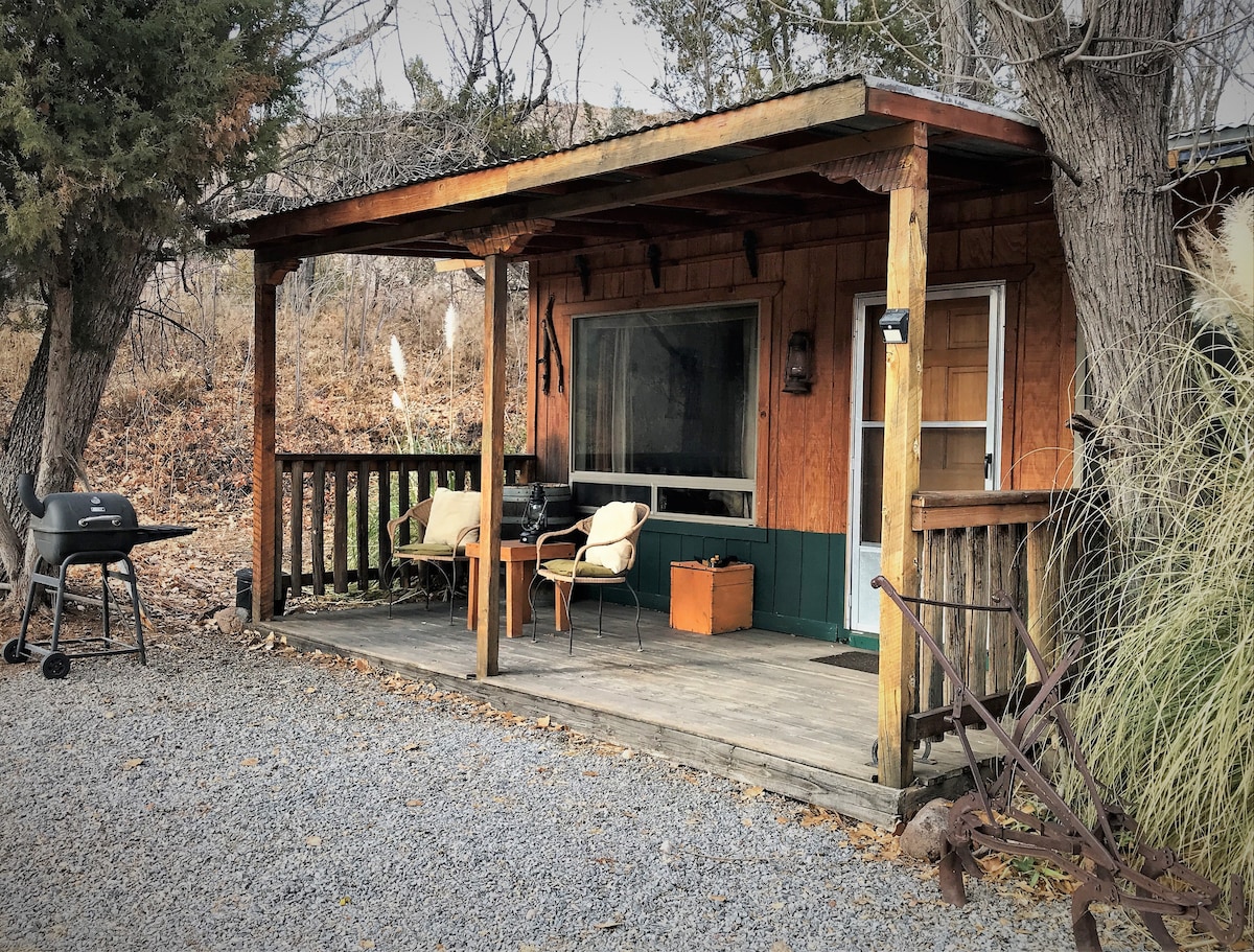 新墨西哥小木屋（ New Mexico Cabin Rentals ）的舒适隐蔽小木屋